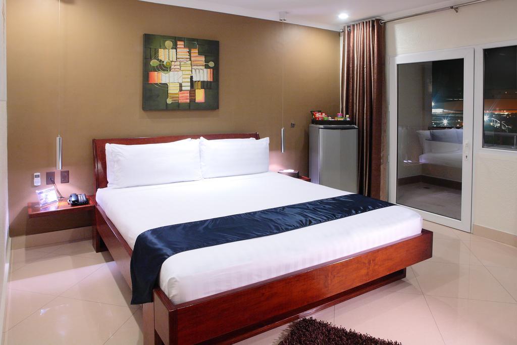 Queens Hotel Angeles City Quarto foto