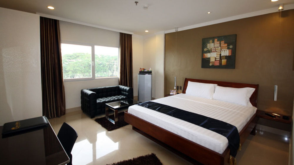 Queens Hotel Angeles City Exterior foto